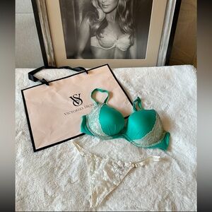 BEAUTIFUL VICTORIA’S SECRET BRA AND PANTY SET!